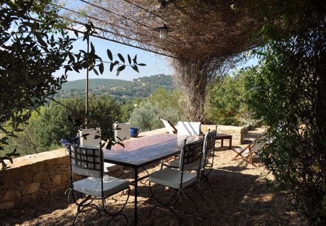House in Cotignac - Le Collet : Comfortable Holidayhome with an Amazing view  over the Green Provence