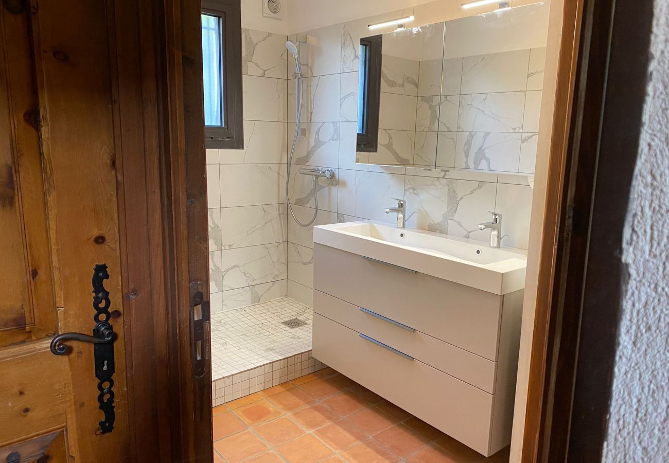 House in Cotignac - Les Valérianes, holidays home in Provence with private pool House in Cotignac - Les Valérianes, holidays home in Provence with private pool