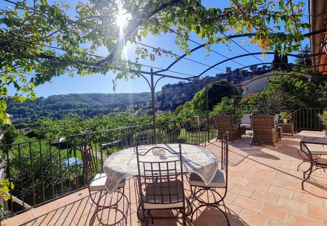 Seasonal rental Belle Etoile, Cotignac, Provence New terrace with pergola and exceptional view