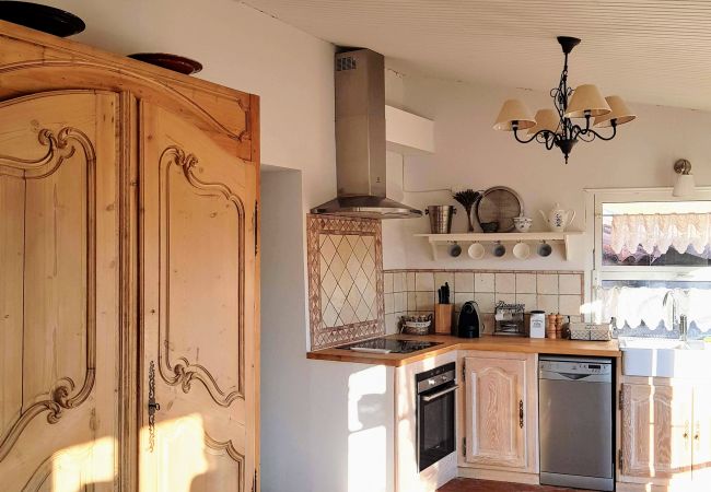 House in Cotignac - La Belle Etoile : private garden and terrace with exceptional setting House in Cotignac - La Belle Etoile : private garden and terrace with exceptional setting