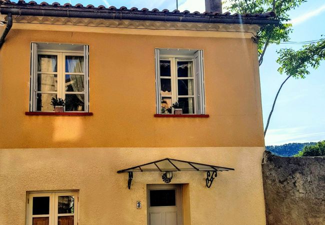 House in Cotignac - La Belle Etoile : private garden and terrace with exceptional setting House in Cotignac - La Belle Etoile : private garden and terrace with exceptional setting