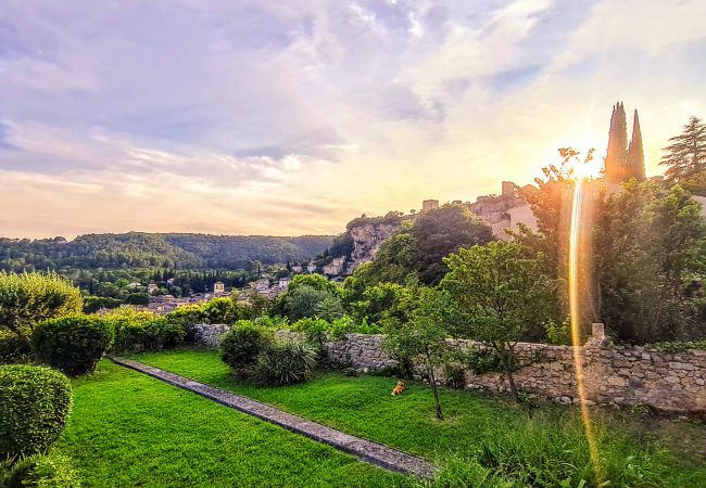 House in Cotignac - La Belle Etoile : private garden and terrace with exceptional setting House in Cotignac - La Belle Etoile : private garden and terrace with exceptional setting