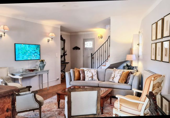 House in Cotignac - La Belle Etoile : private garden and terrace with exceptional setting House in Cotignac - La Belle Etoile : private garden and terrace with exceptional setting