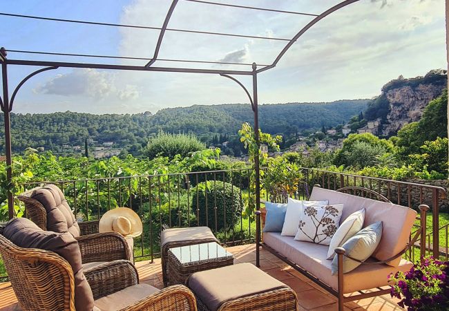 House in Cotignac - La Belle Etoile : private garden and terrace with exceptional setting House in Cotignac - La Belle Etoile : private garden and terrace with exceptional setting