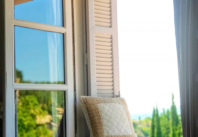House in Cotignac - La Belle Etoile : private garden and terrace with exceptional setting House in Cotignac - La Belle Etoile : private garden and terrace with exceptional setting