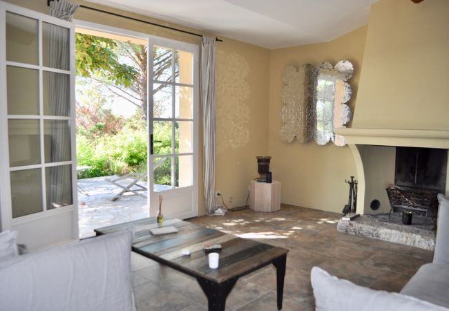 House in Cotignac - Arts & Flores : Seasonal rental in Provence Quiet holidays with Air conditioning, (heated) private pool and WIFI House in Cotignac - Arts & Flores : Seasonal rental in Provence Quiet holidays with Air conditioning, (heated) private pool and WIFI