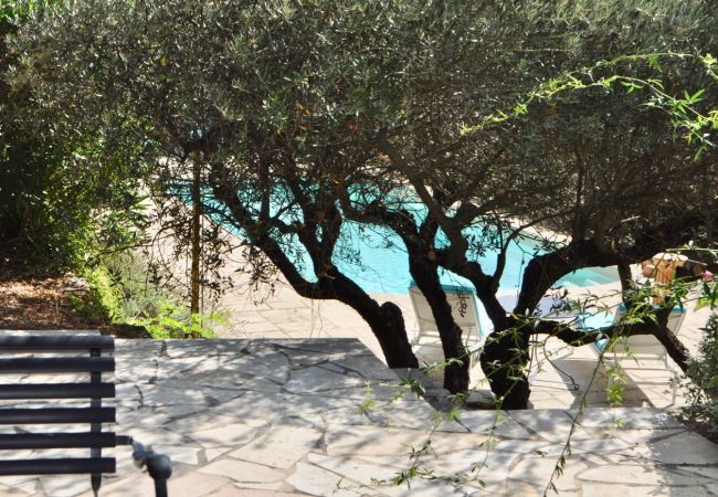 House in Cotignac - Arts & Flores : Seasonal rental in Provence Quiet holidays with Air conditioning, (heated) private pool and WIFI House in Cotignac - Arts & Flores : Seasonal rental in Provence Quiet holidays with Air conditioning, (heated) private pool and WIFI