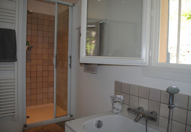 House in Cotignac - Arts & Flores : Seasonal rental in Provence Quiet holidays with Air conditioning, (heated) private pool and WIFI House in Cotignac - Arts & Flores : Seasonal rental in Provence Quiet holidays with Air conditioning, (heated) private pool and WIFI