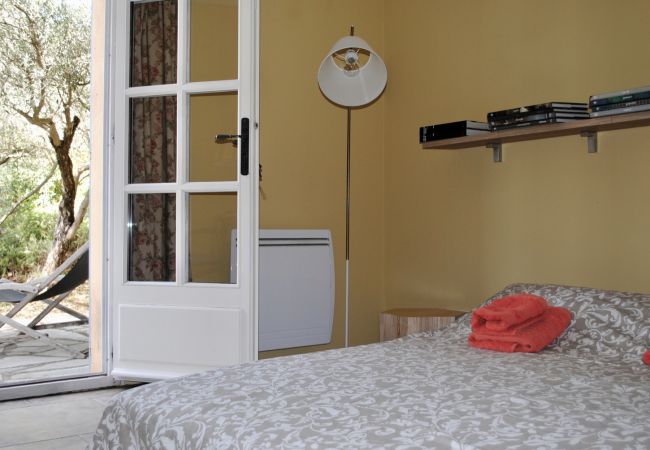 House in Cotignac - Arts & Flores : Seasonal rental in Provence Quiet holidays with Air conditioning, (heated) private pool and WIFI House in Cotignac - Arts & Flores : Seasonal rental in Provence Quiet holidays with Air conditioning, (heated) private pool and WIFI