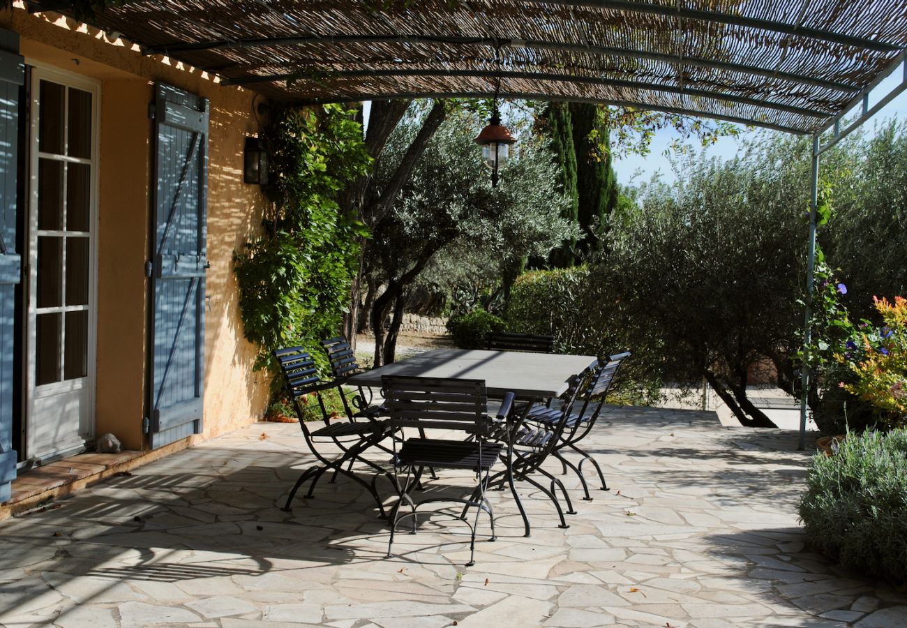 House in Cotignac - Arts & Flores : Seasonal rental in Provence Quiet holidays with Air conditioning, (heated) private pool and WIFI House in Cotignac - Arts & Flores : Seasonal rental in Provence Quiet holidays with Air conditioning, (heated) private pool and WIFI
