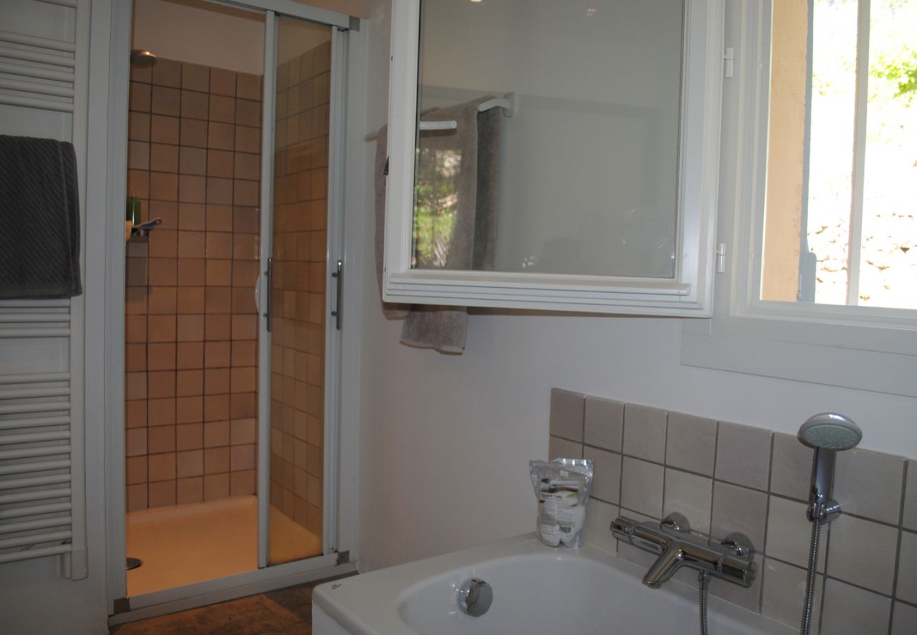 House in Cotignac - Arts & Flores : Seasonal rental in Provence Quiet holidays with Air conditioning, (heated) private pool and WIFI House in Cotignac - Arts & Flores : Seasonal rental in Provence Quiet holidays with Air conditioning, (heated) private pool and WIFI