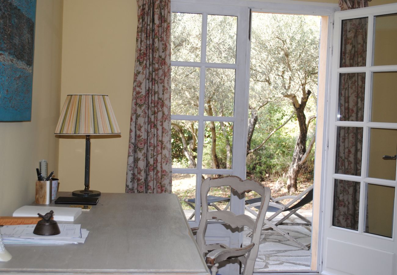 House in Cotignac - Arts & Flores : Seasonal rental in Provence Quiet holidays with Air conditioning, (heated) private pool and WIFI House in Cotignac - Arts & Flores : Seasonal rental in Provence Quiet holidays with Air conditioning, (heated) private pool and WIFI