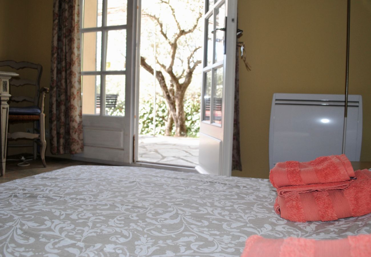 House in Cotignac - Arts & Flores : Seasonal rental in Provence Quiet holidays with Air conditioning, (heated) private pool and WIFI House in Cotignac - Arts & Flores : Seasonal rental in Provence Quiet holidays with Air conditioning, (heated) private pool and WIFI