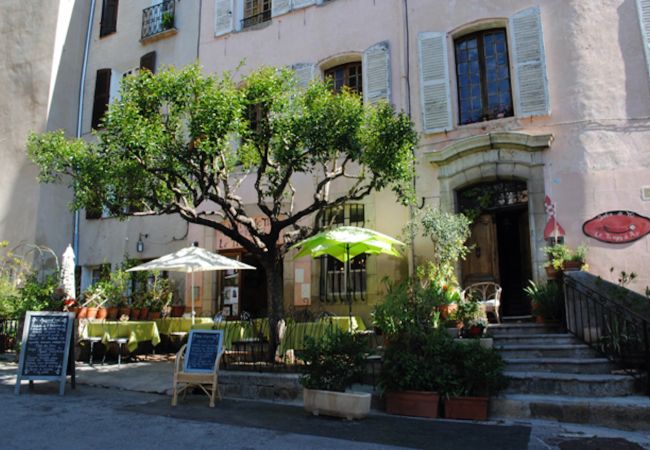 House in Cotignac - Maison Perchée : private pool, aircon, walking distance to shops and restaurants