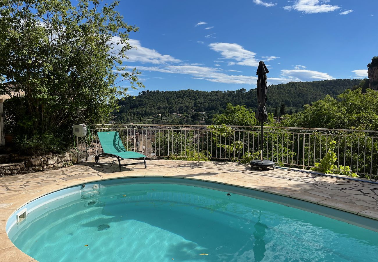 House in Cotignac - Maison Perchée : private pool, aircon, walking distance to shops and restaurants