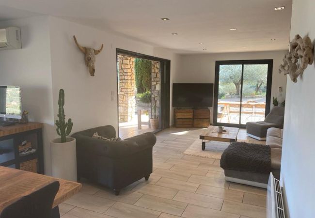 Villa in Cotignac - L'Escale in Cotignac, comfortable villa in Provence for 9 with AC, private pool Villa in Cotignac - L'Escale in Cotignac, comfortable villa in Provence for 9 with AC, private pool