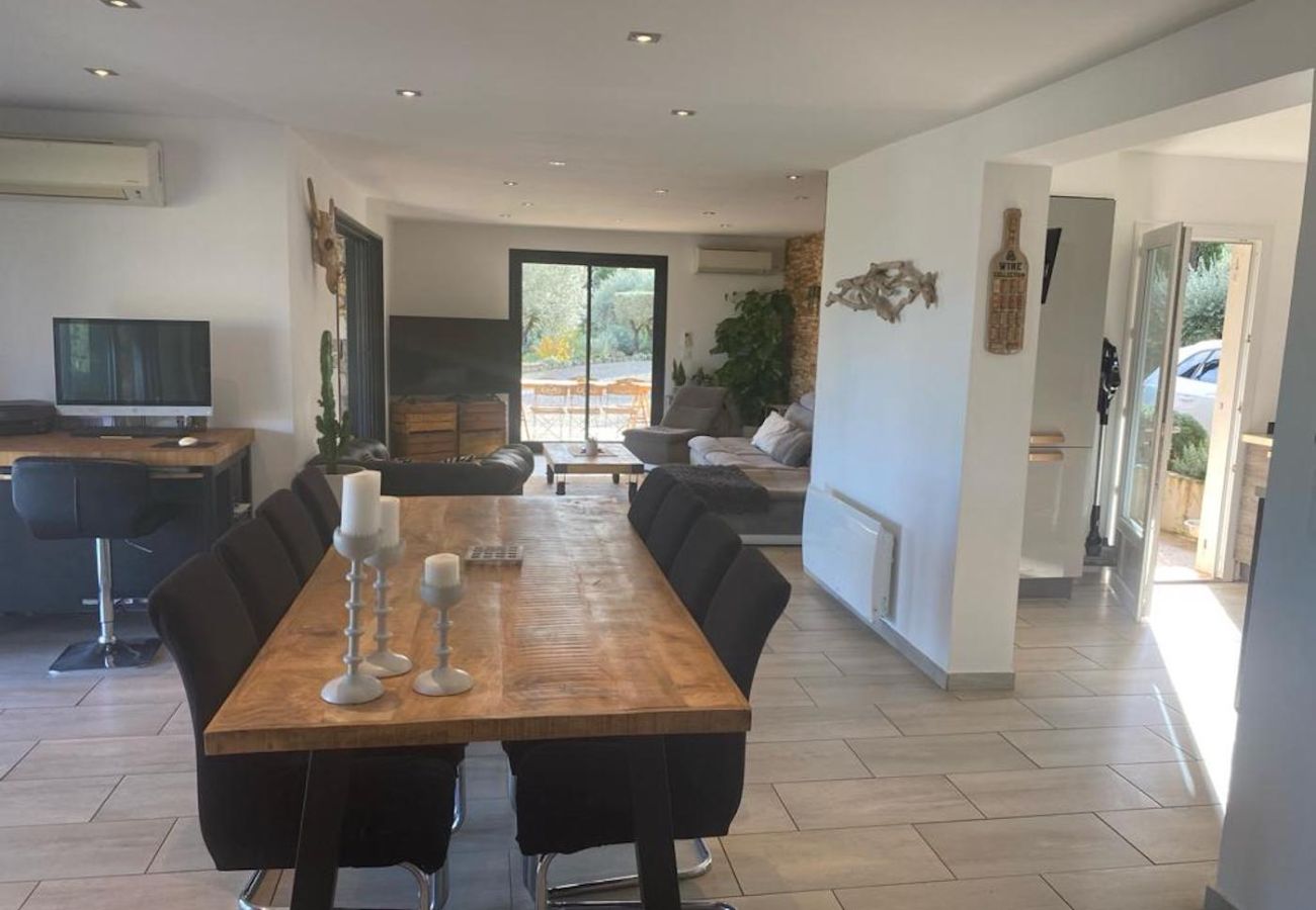 Villa in Cotignac - L'Escale in Cotignac, comfortable villa in Provence for 9 with AC, private pool Villa in Cotignac - L'Escale in Cotignac, comfortable villa in Provence for 9 with AC, private pool