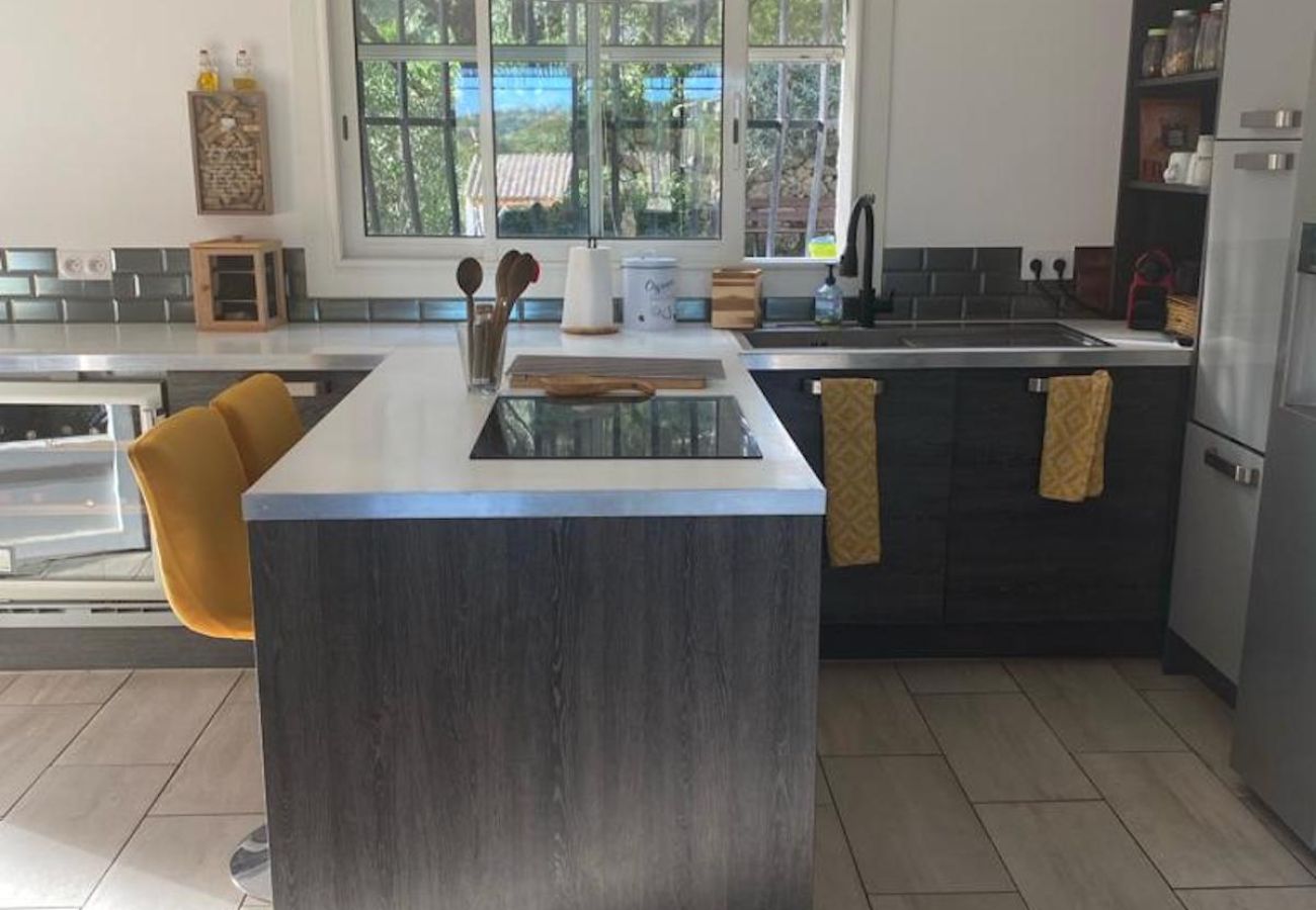 Villa in Cotignac - L'Escale in Cotignac, comfortable villa in Provence for 9 with AC, private pool Villa in Cotignac - L'Escale in Cotignac, comfortable villa in Provence for 9 with AC, private pool