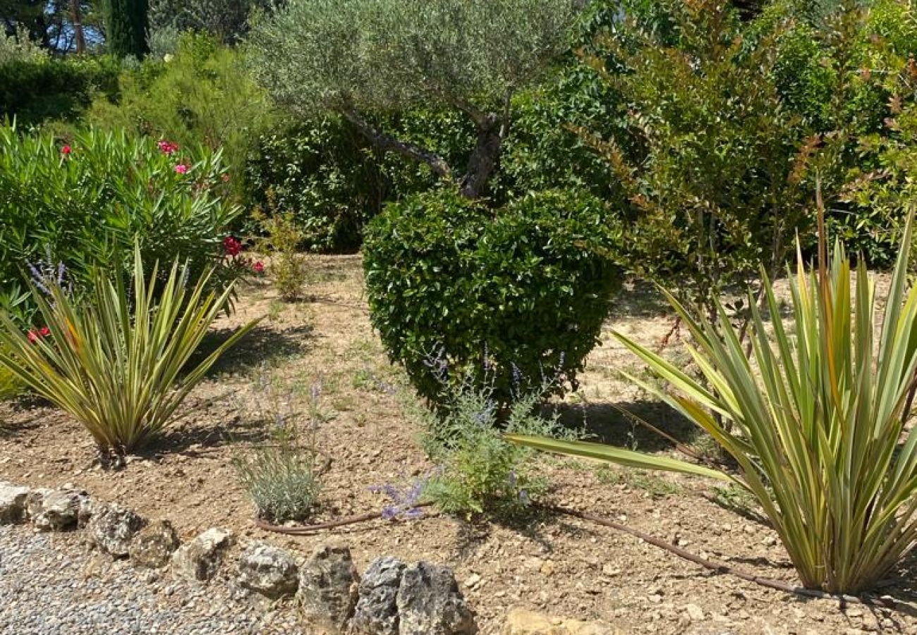 Villa in Cotignac - L'Escale in Cotignac, comfortable villa in Provence for 9 with AC, private pool Villa in Cotignac - L'Escale in Cotignac, comfortable villa in Provence for 9 with AC, private pool